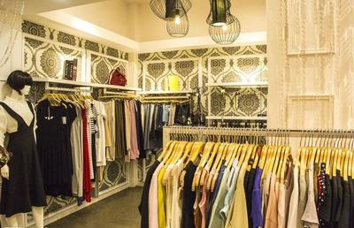 美女开店梦碎 一年亏损14万背后的经营警醒，日用百货销售的常见陷阱